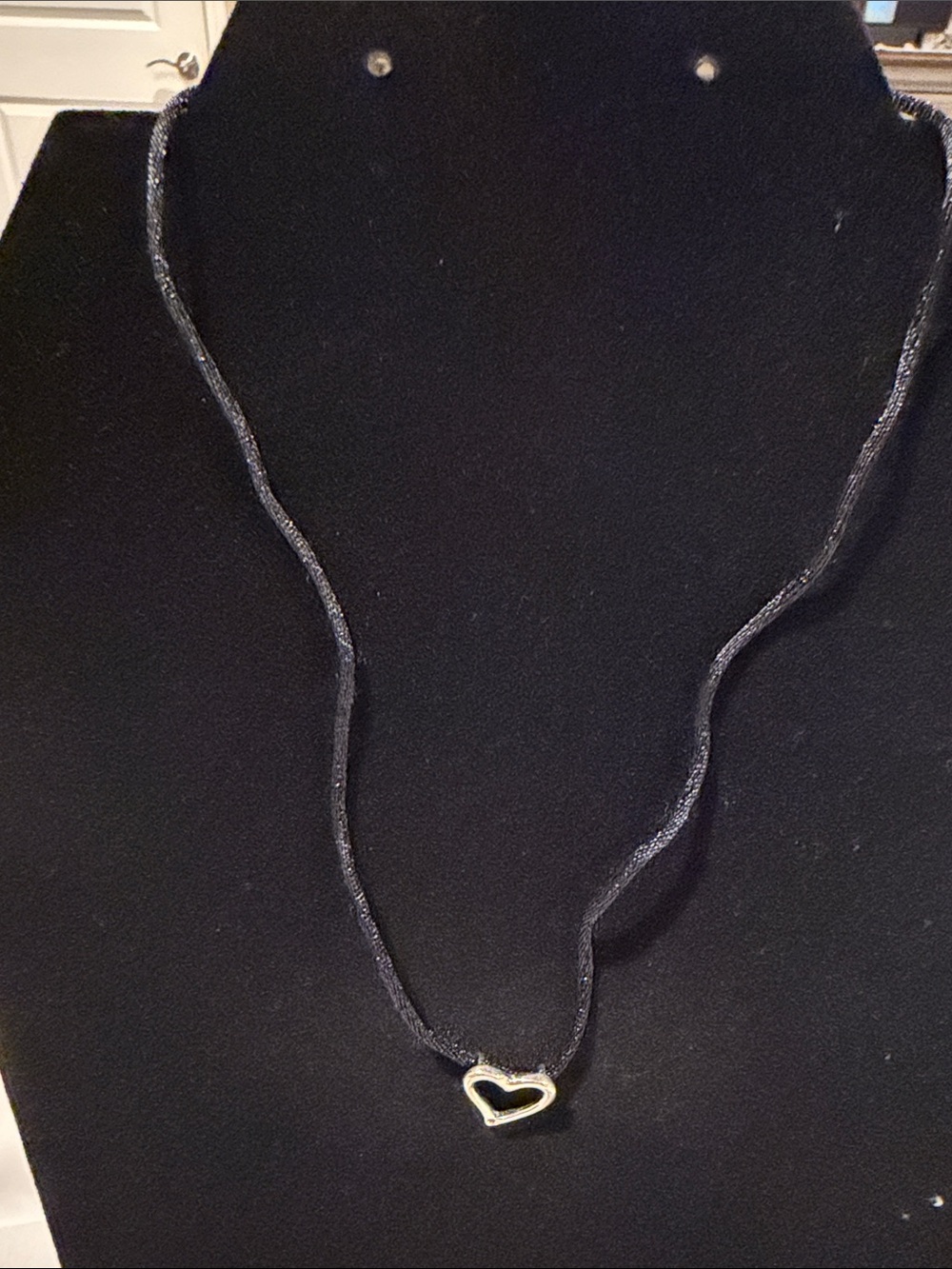 NIB Avon Genuine Sterling Silver Diamond Accent Floating Heart Pendant on Silk C